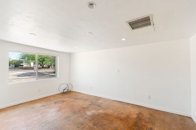 Building Photo - Waverly