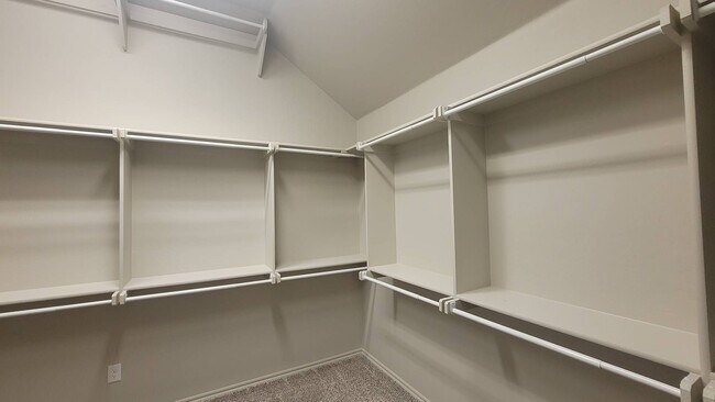 Building Photo - Very Beautiful 4 Bedroom Home in Mustang Schools