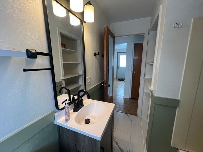 Building Photo - Click the “Apply Now” button or email wapmrentals@gmail.com for a prompt response.