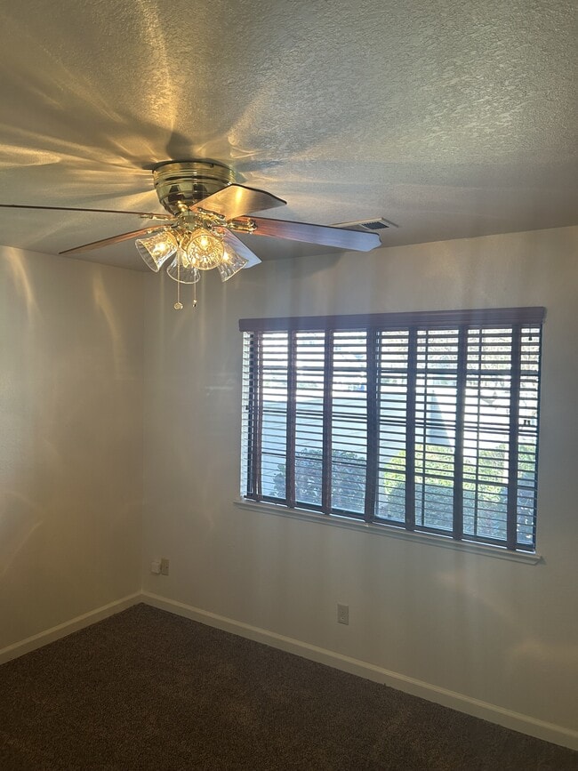 Building Photo - 2252 Southport Ln