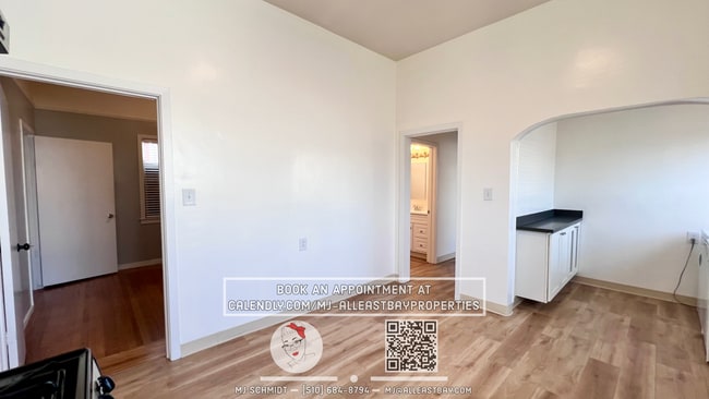 Building Photo - 1/2 Off first months Rent -4 bedroom 2 bat...