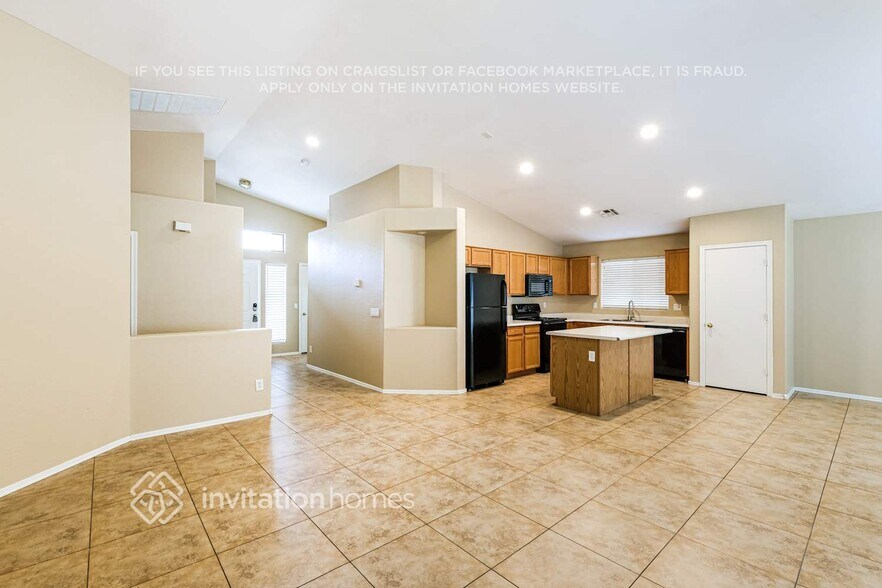 Building Photo - 9129 W MacKenzie Dr