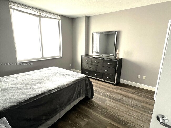 Building Photo - 325 S Biscayne Blvd