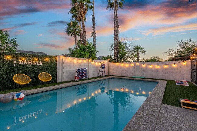 Building Photo - 3733 E Dahlia Dr