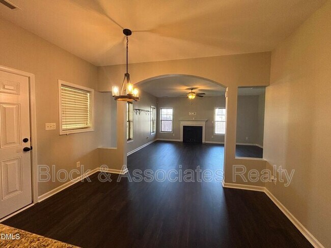 Building Photo - 438 Roanoke Dr