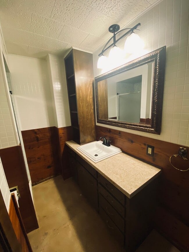 Building Photo - 3 bedroom - 2.5 bathroom - Single Family Home