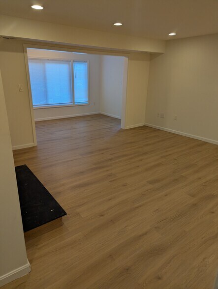 Building Photo - 28 Windbrooke Cir