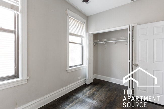 Building Photo - 1530 N Greenview Ave