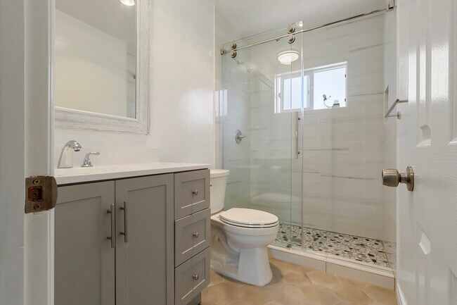 Building Photo - 2516 Voorhees Ave