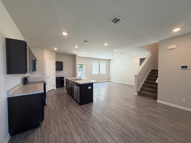 Building Photo - 18317 Fox Hollow Loop