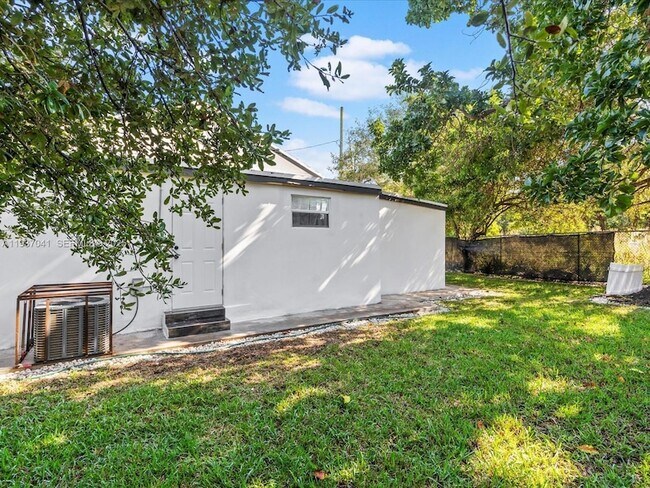 Building Photo - 6318 NW 19th Ct