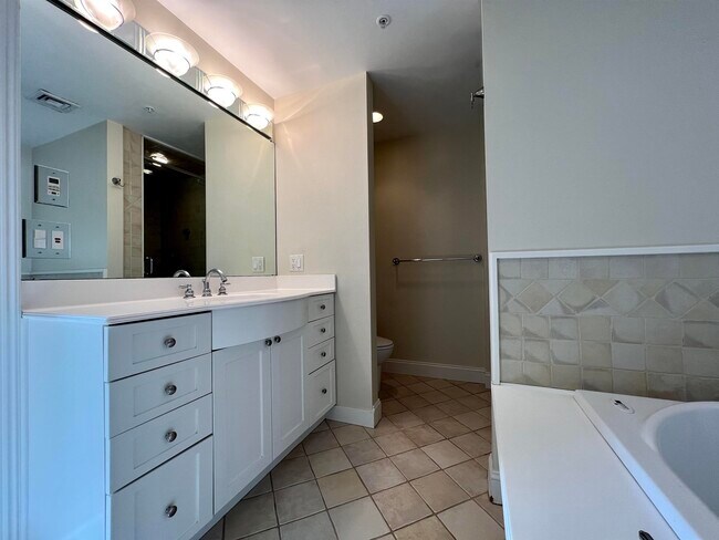 Building Photo - 4 Island Ave