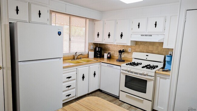 Building Photo - 10584 E Amber Dr