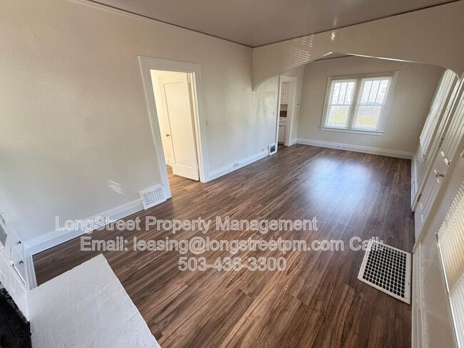 Building Photo - 588 Knapps Pl NE