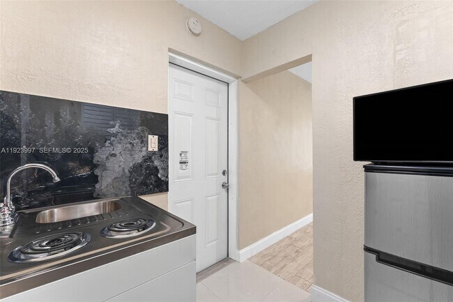 Building Photo - 2634 Sheridan St