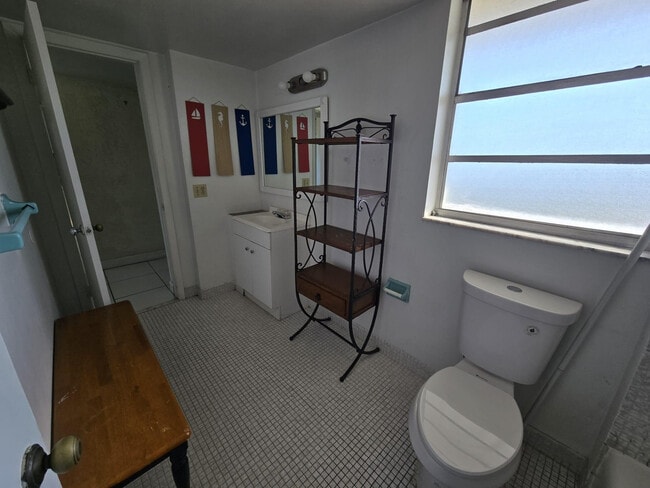 Building Photo - 5335 NW 10th Ct