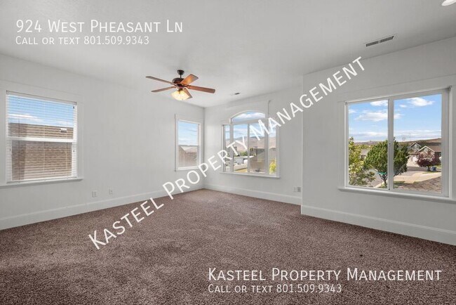 Building Photo - 924 W Pheasant Ln