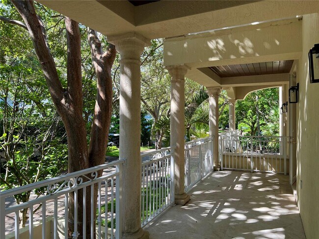 Building Photo - 573 Satinwood Dr