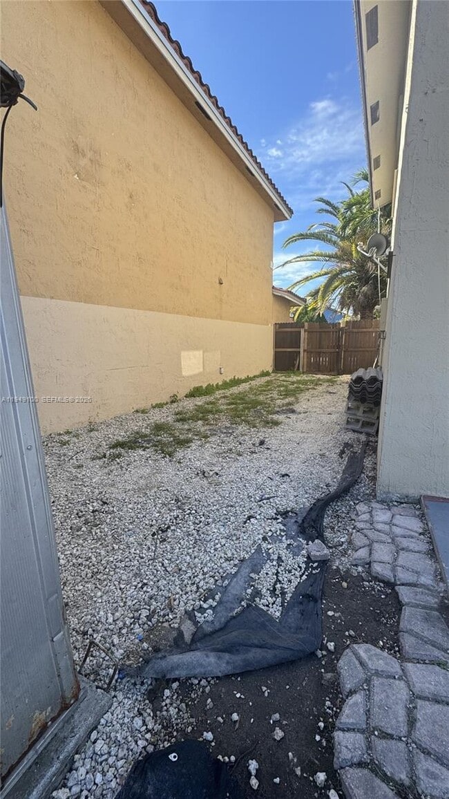 Building Photo - 9150 SE 13th Rd