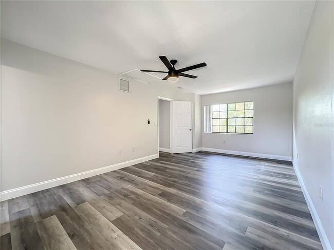 Building Photo - 10288 Turkey Lake Rd