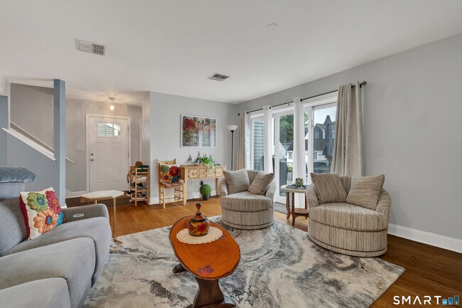 Building Photo - 92 Limewood Ave