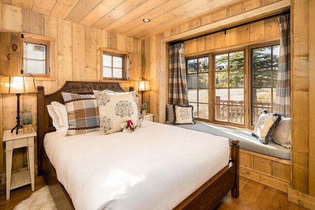 Building Photo - 5 Bandit Way