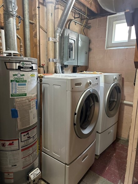 Shared In-Building Laundry - 865 S 45th St