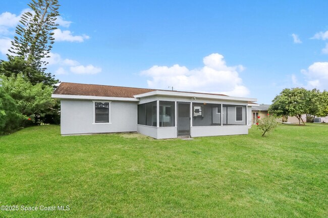 Building Photo - 901 S E O'Donnell Ln