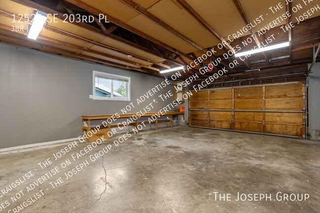 Building Photo - 12520 SE 203 Pl