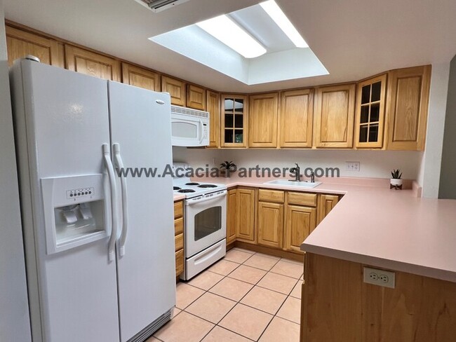 Building Photo - Three Bedroom Townhome in Coronado Ridge