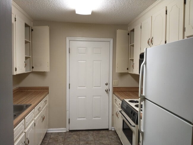 Building Photo - 500 S Woodburn Dr