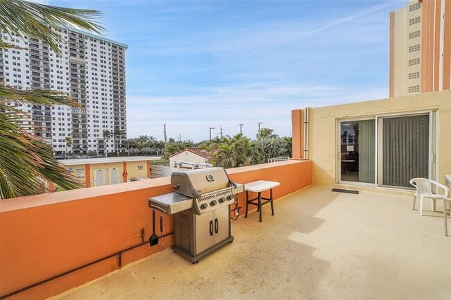 Building Photo - 801 S Ocean Dr