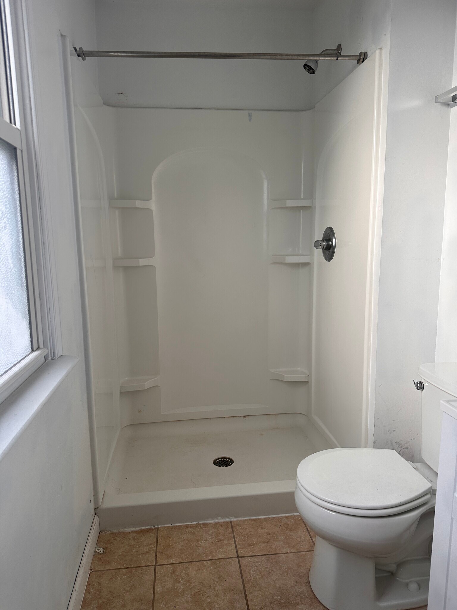 Full bathroom within master bedroom - 337 E 2nd St