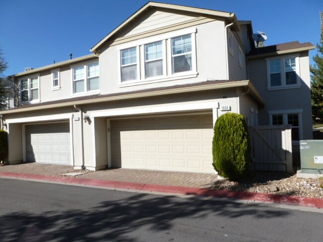 Building Photo - Four Bedroom, Three Bath Home in Somersett