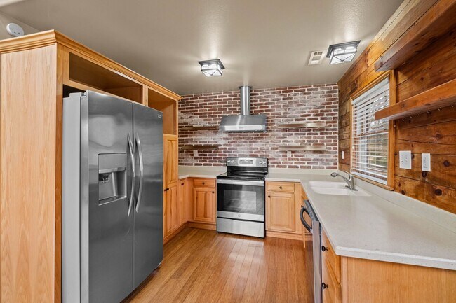 Building Photo - Peaceful 3BR Home with Wrap Around Patio | Lake Access within walking distance