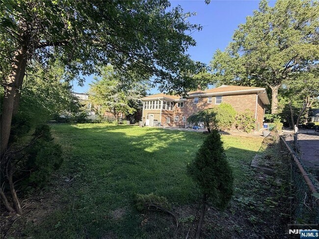 Building Photo - 1069 Palisade Ave
