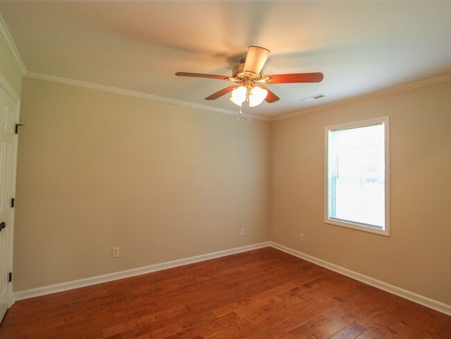 Building Photo - Convenient 2 bed 1 bath home in Athens City located near Athens State University and downtown Ath...
