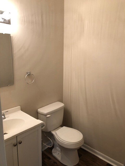 Building Photo - WEST SIDE UPDATED 4 BEDROOM AVAILABLE TODAY!