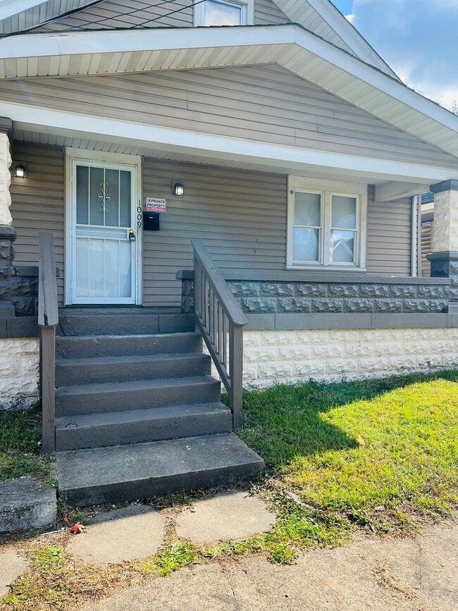 Building Photo - Gorgeous Renovated 3 Bedroom House!