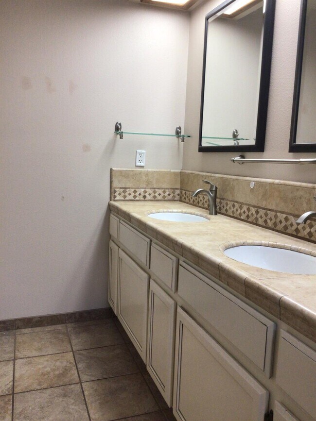 Building Photo - 1555 Morgan Dr