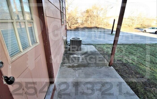 Building Photo - Spacious & affordable 3-bed, 2.5-bath! - Now Available for Rent!