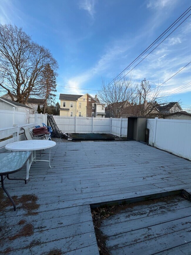 Building Photo - 2280 Main St