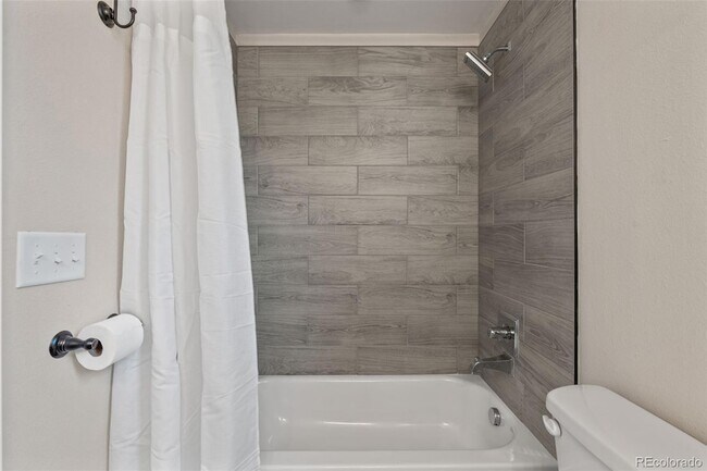 Building Photo - 444 N Spruce St