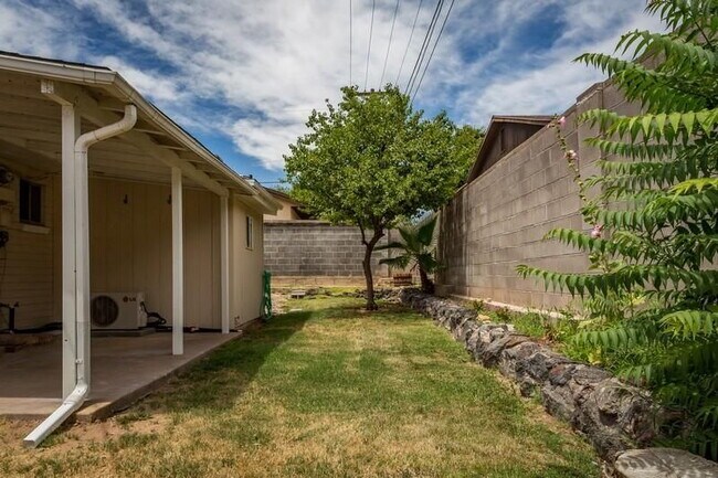Building Photo - "Spacious 2-Bed, 2-Bath Condo Retreat in S...