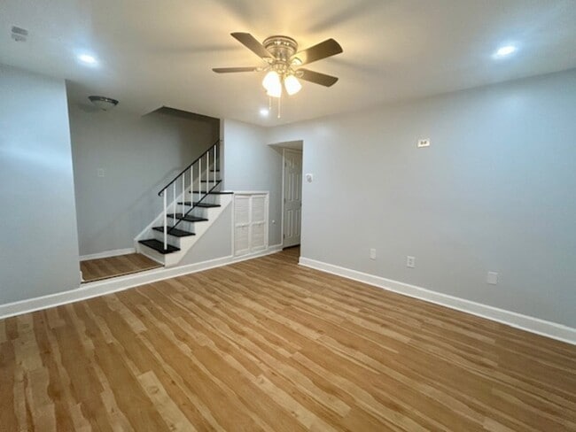 Building Photo - 6466 Mt Vernon Ln