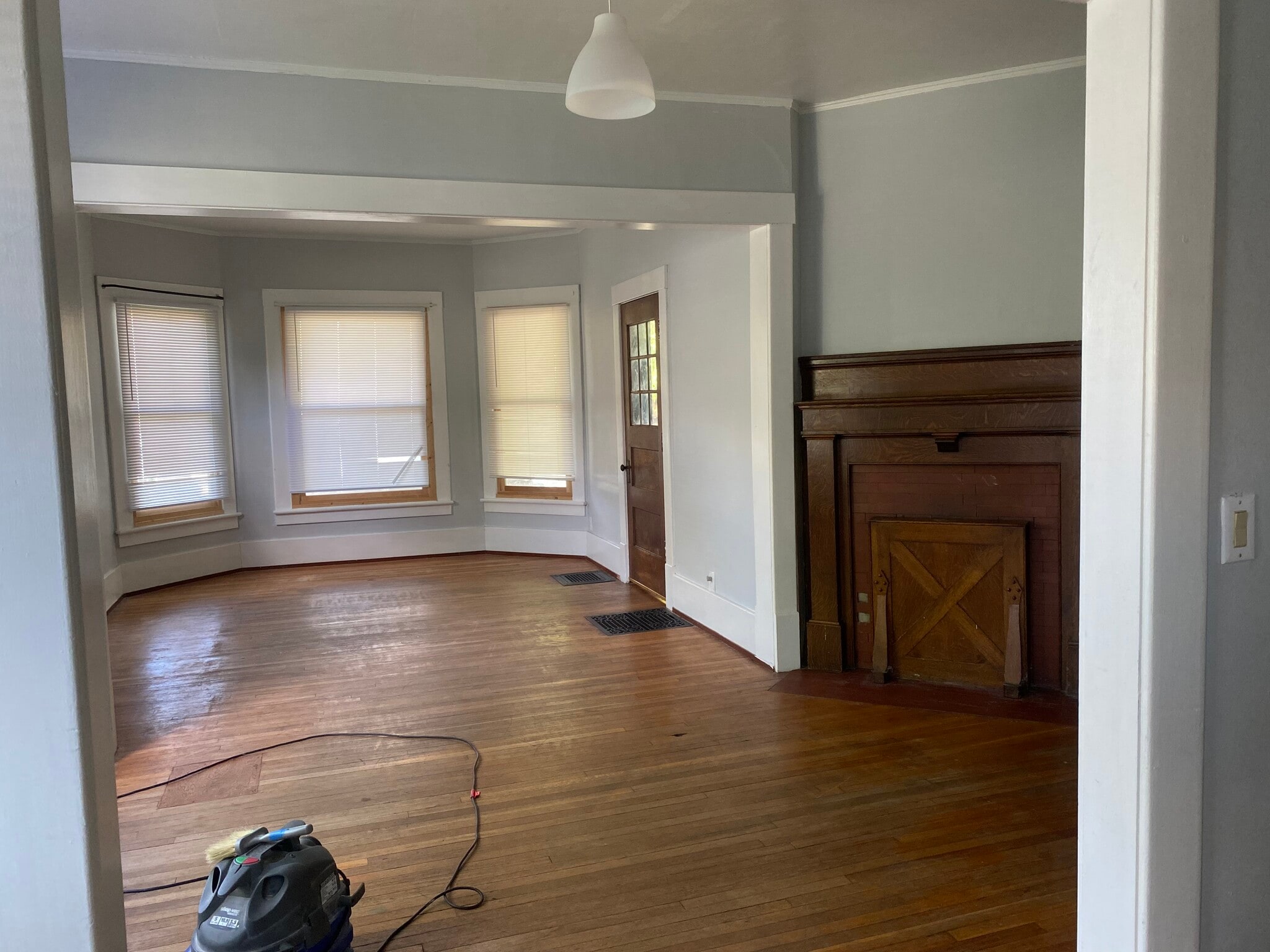 Front Living Room - 424 E Maumee St