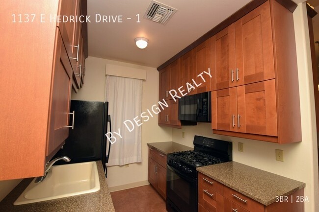 Building Photo - Custom 3 Bed 2 Bath in North Midtown