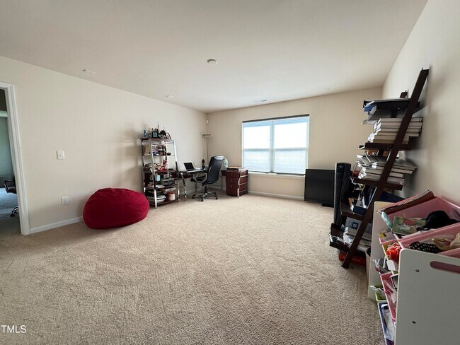 Building Photo - 332 Jute Ct