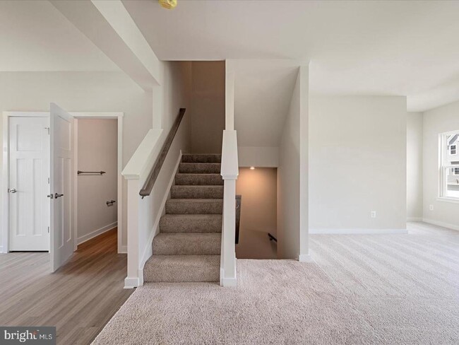 Building Photo - 17 Lyriq Ct