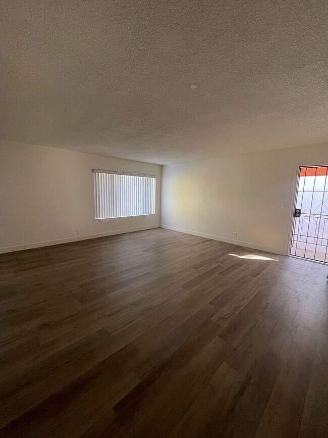 Interior Photo - 1706